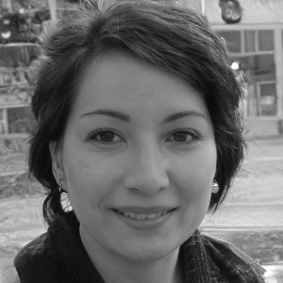 Satisfied client sharing her positive experience with our floral services